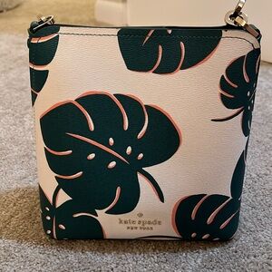 Kate spade leaf bucket bag